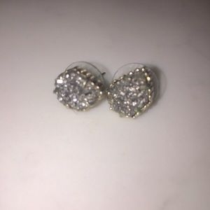 Kendra Scott earrings ✨